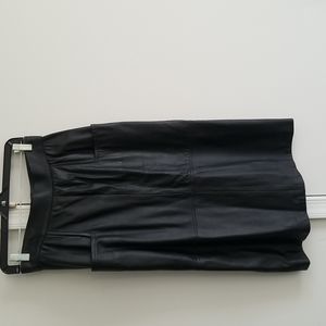 Leather skirt Black leather ladies skirt. 2 front pockets